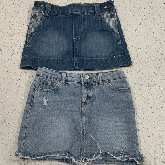 7 For All Mankind and Tommy Hilfiger girls Blue denim skits size 6 - Picture 1 of 8